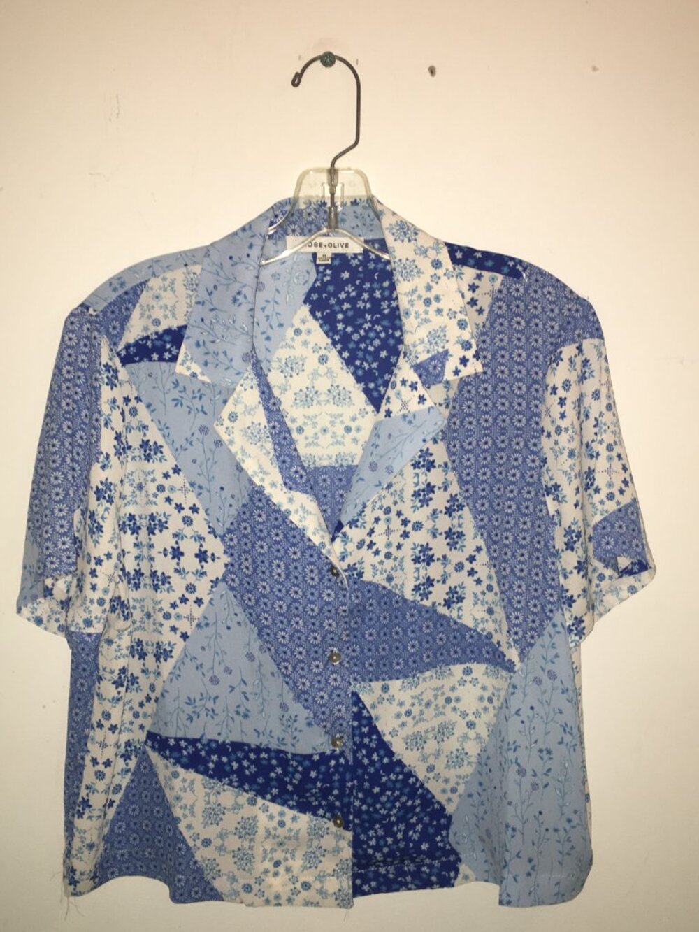 Rose and Olive Short Sleeve Button Up Shirt Blue and White Size Medium NWT